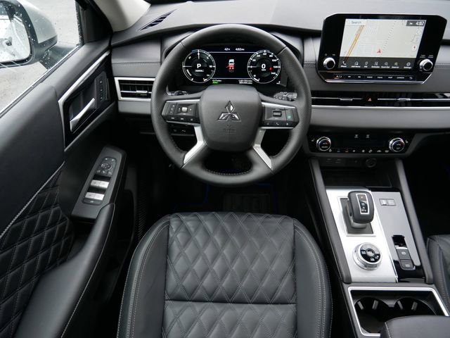 Used 2025 Mitsubishi Outlander SEL image 12