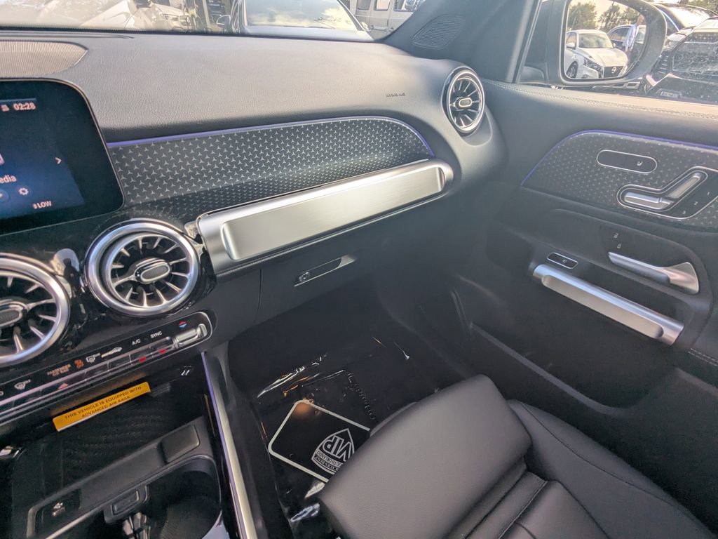 Used 2024 Mercedes-Benz GLB 250 4MATIC image 4