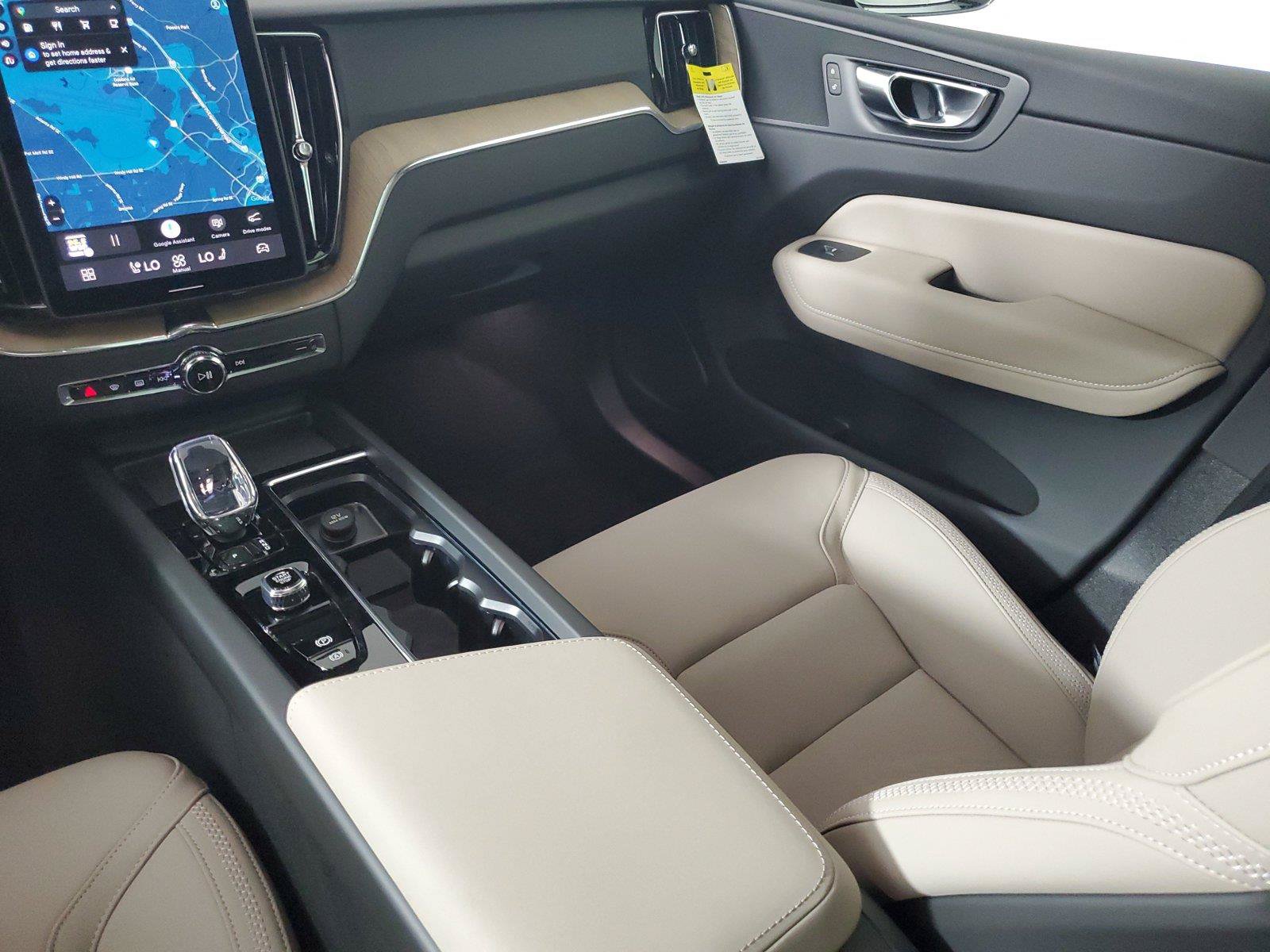 New 2027 Volvo XC60 B5 Core AWD/4WD image 17