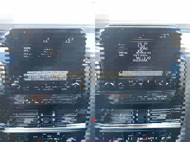 Certified 2025 Nissan Pathfinder SL w/ Black Appearance Package image 20