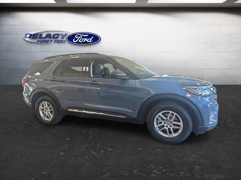 Used 2025 Ford Explorer Active AWD/4WD image 9