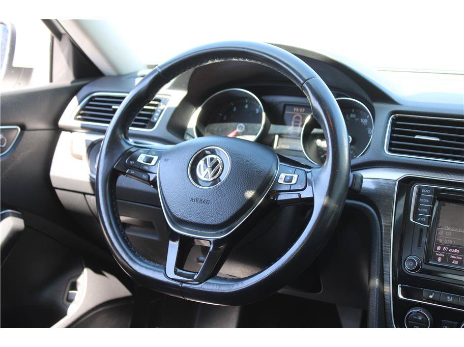 Used 2017 Volkswagen Passat 1.8T SE FWD image 16