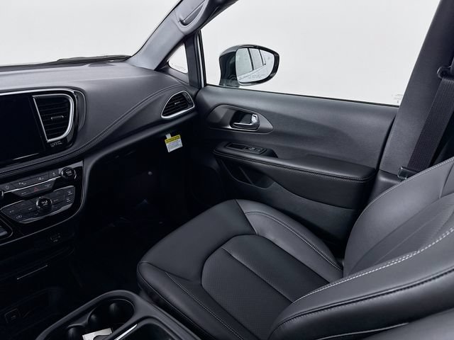 New 2027 Chrysler Pacifica Select FWD image 22