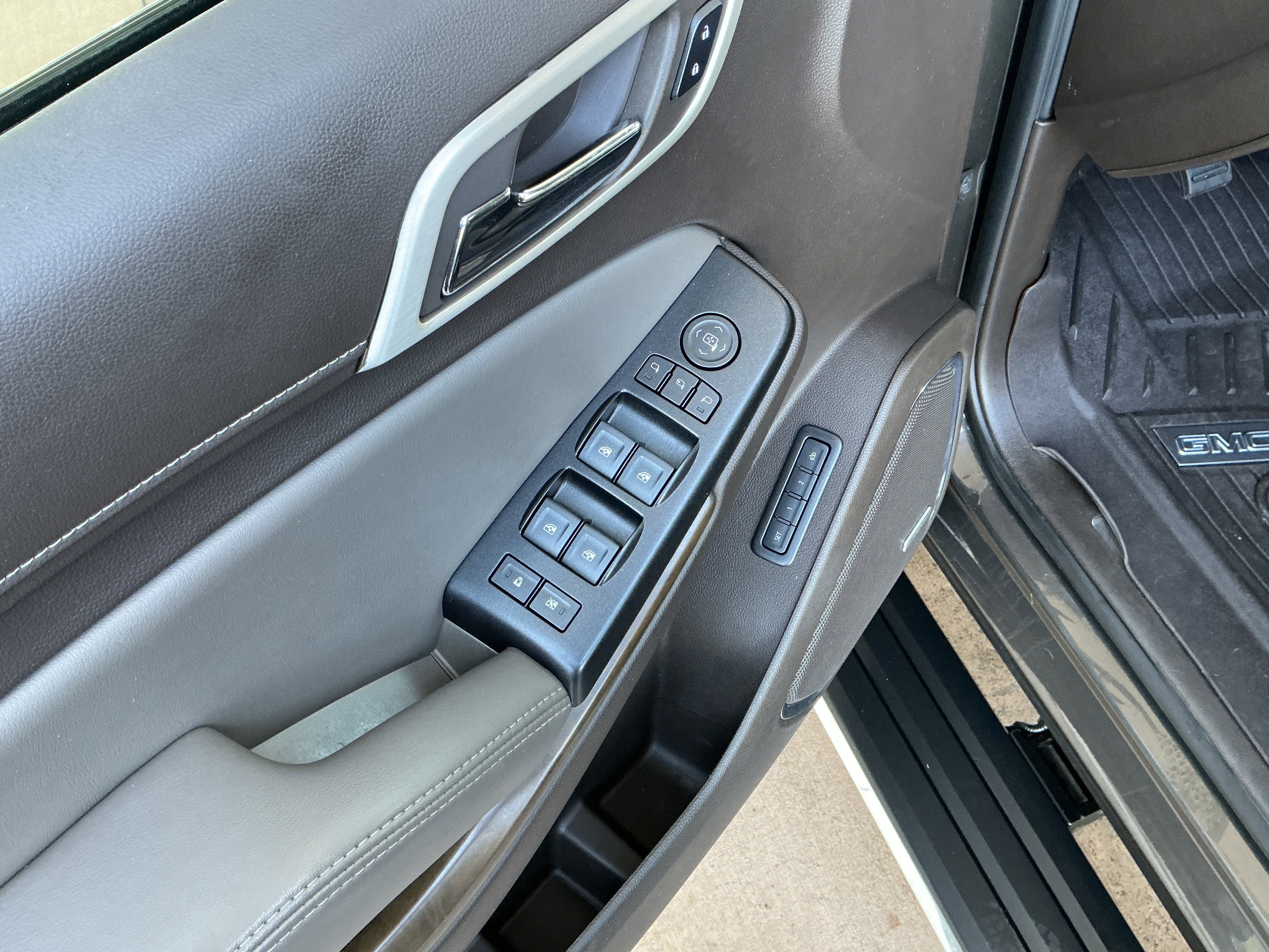 Used 2019 GMC Yukon XL Denali w/ Denali Ultimate Package image 15