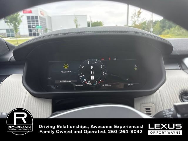 Used 2024 Land Rover Discovery Dynamic SE AWD/4WD image 10