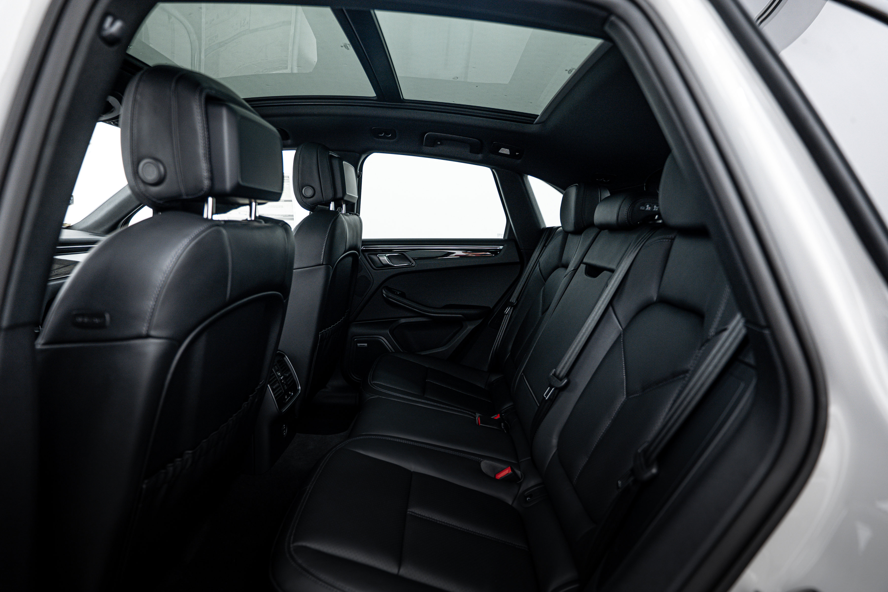 Certified 2026 Porsche Macan image 22