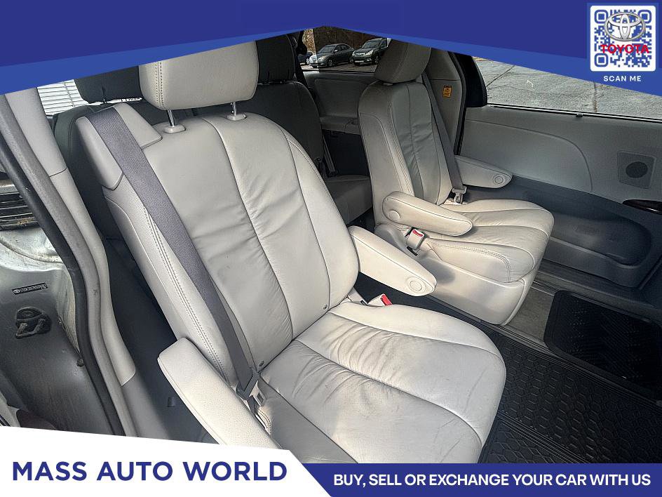 Used 2011 Toyota Sienna XLE image 9