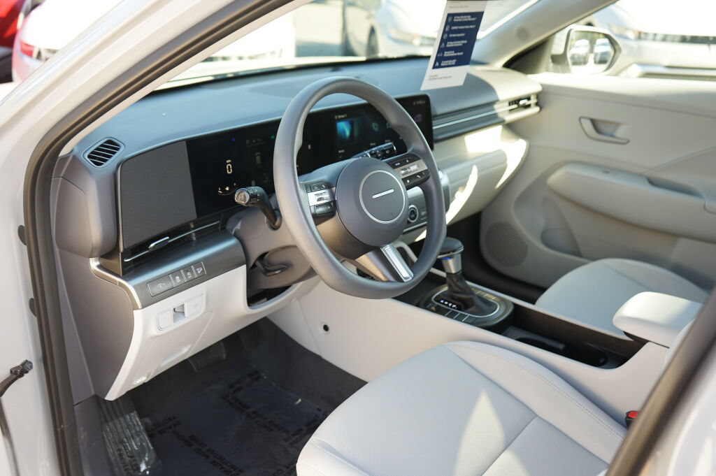 Certified 2025 Hyundai Kona SE FWD image 16
