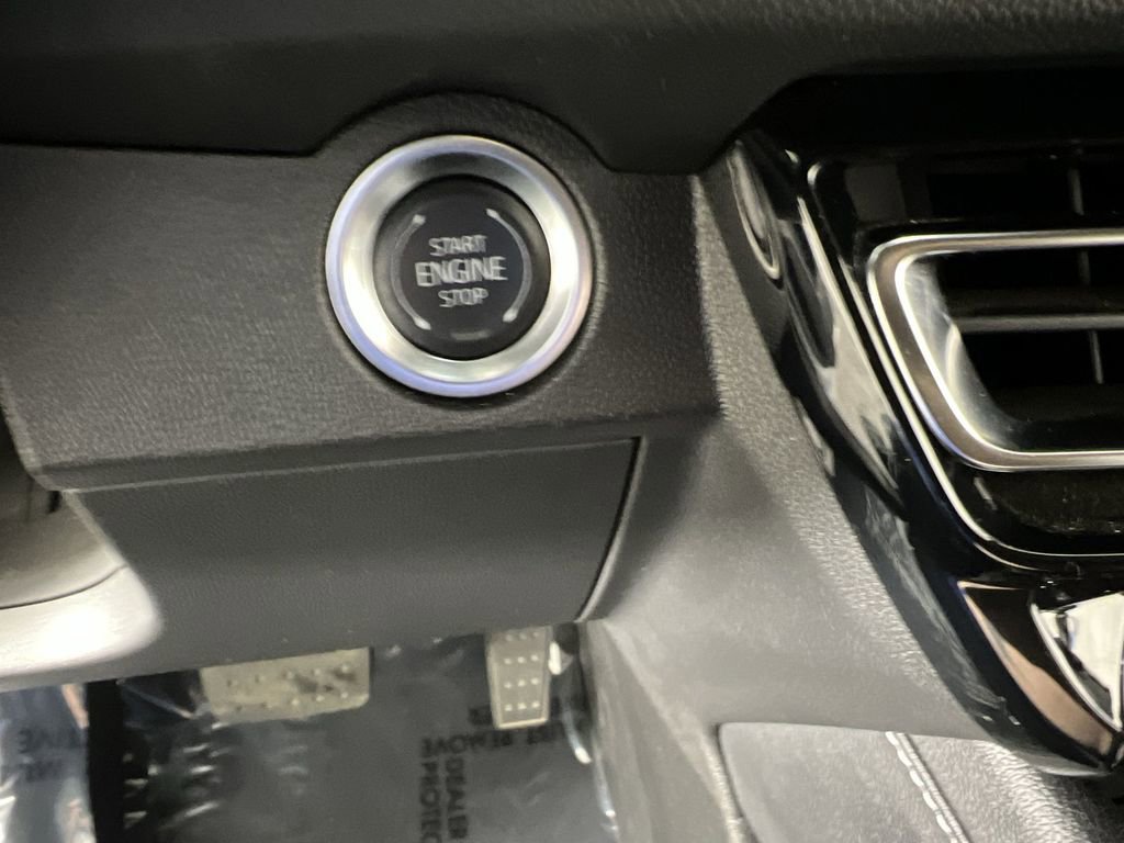 Certified 2025 Chevrolet Traverse LT w/ Sun and Wheel Package image 18