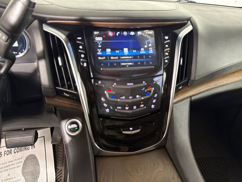 Used 2017 Cadillac Escalade Premium Luxury AWD/4WD image 25