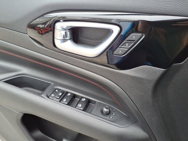 Used 2025 Jeep Compass Trailhawk w/ Trailhawk Elite Group image 25