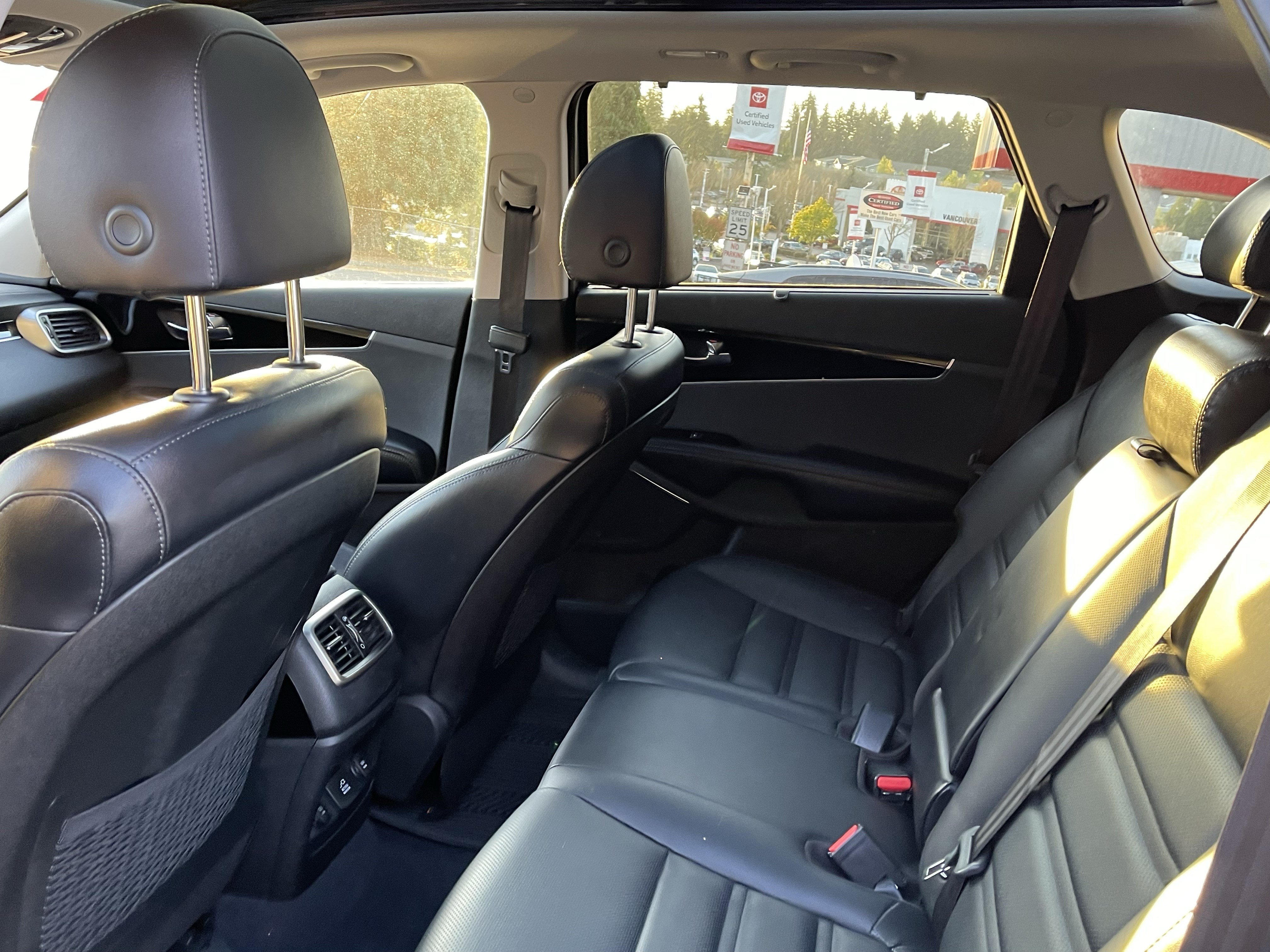Used 2019 Kia Sorento SX w/ SX Touring Package AWD/4WD image 12