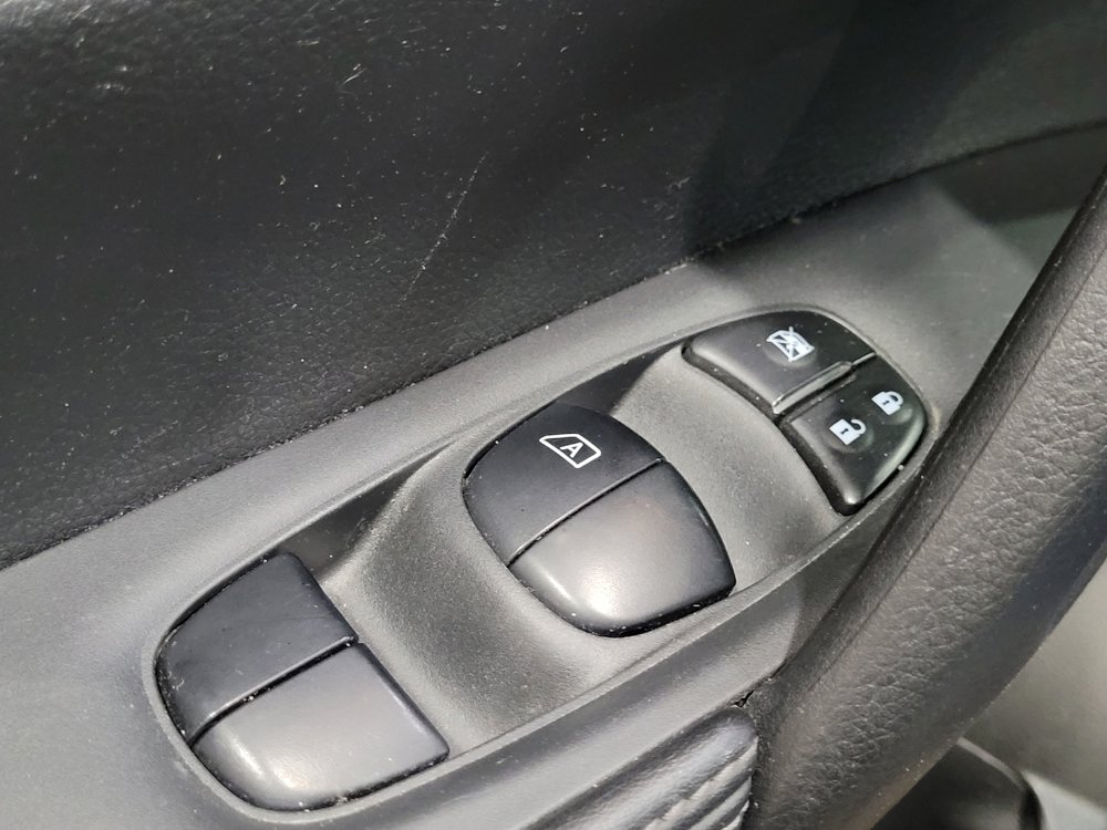 Used 2018 Nissan Rogue S image 27