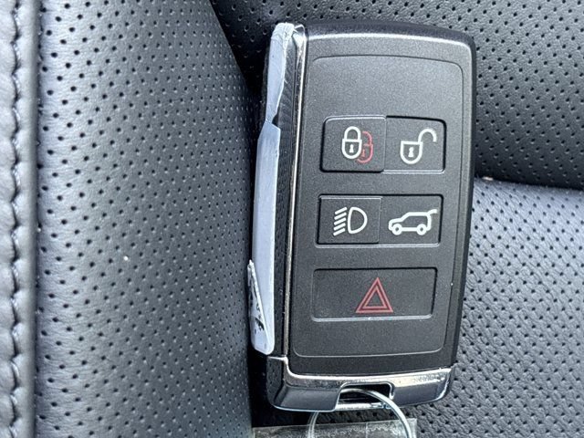 Used 2025 Land Rover Range Rover Long Wheelbase Autobiography AWD/4WD image 49