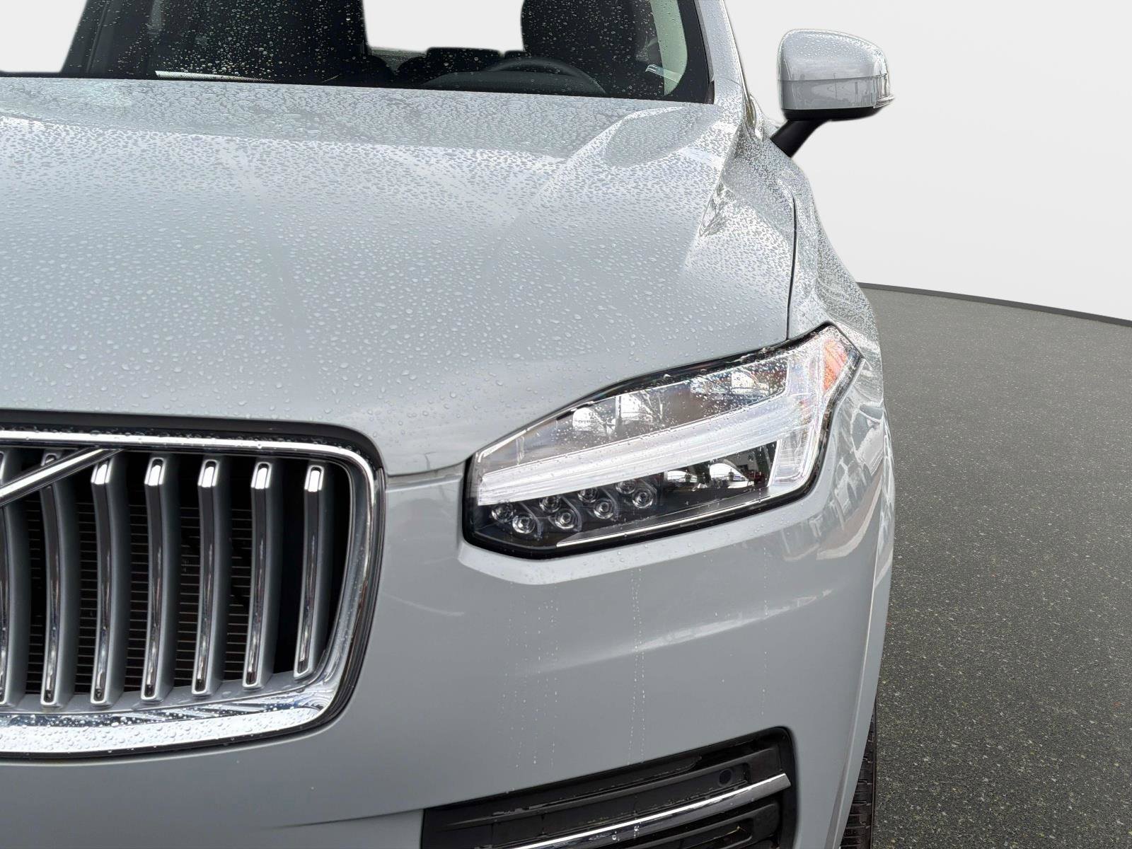 Certified 2025 Volvo XC90 B5 Core image 9