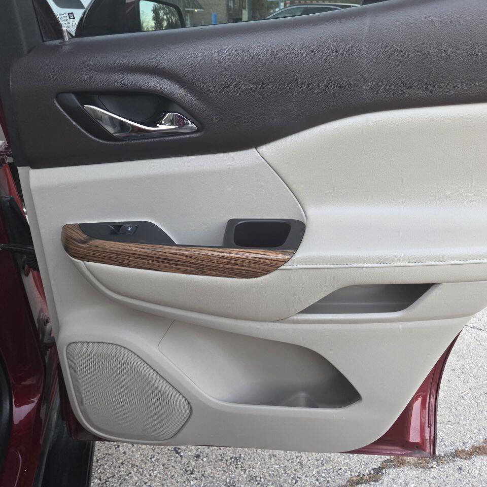 Used 2017 GMC Acadia Denali w/ Technology Package image 18