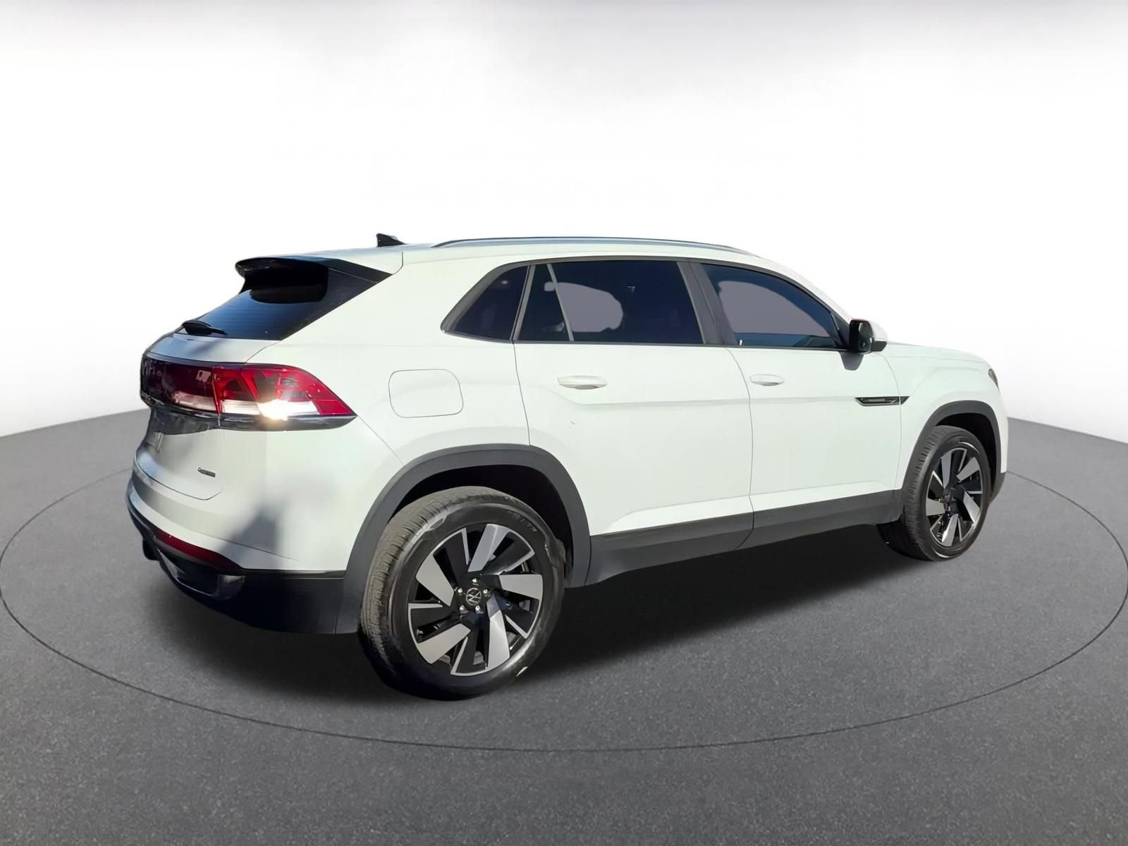 Used 2025 Volkswagen Atlas Cross Sport SE image 15