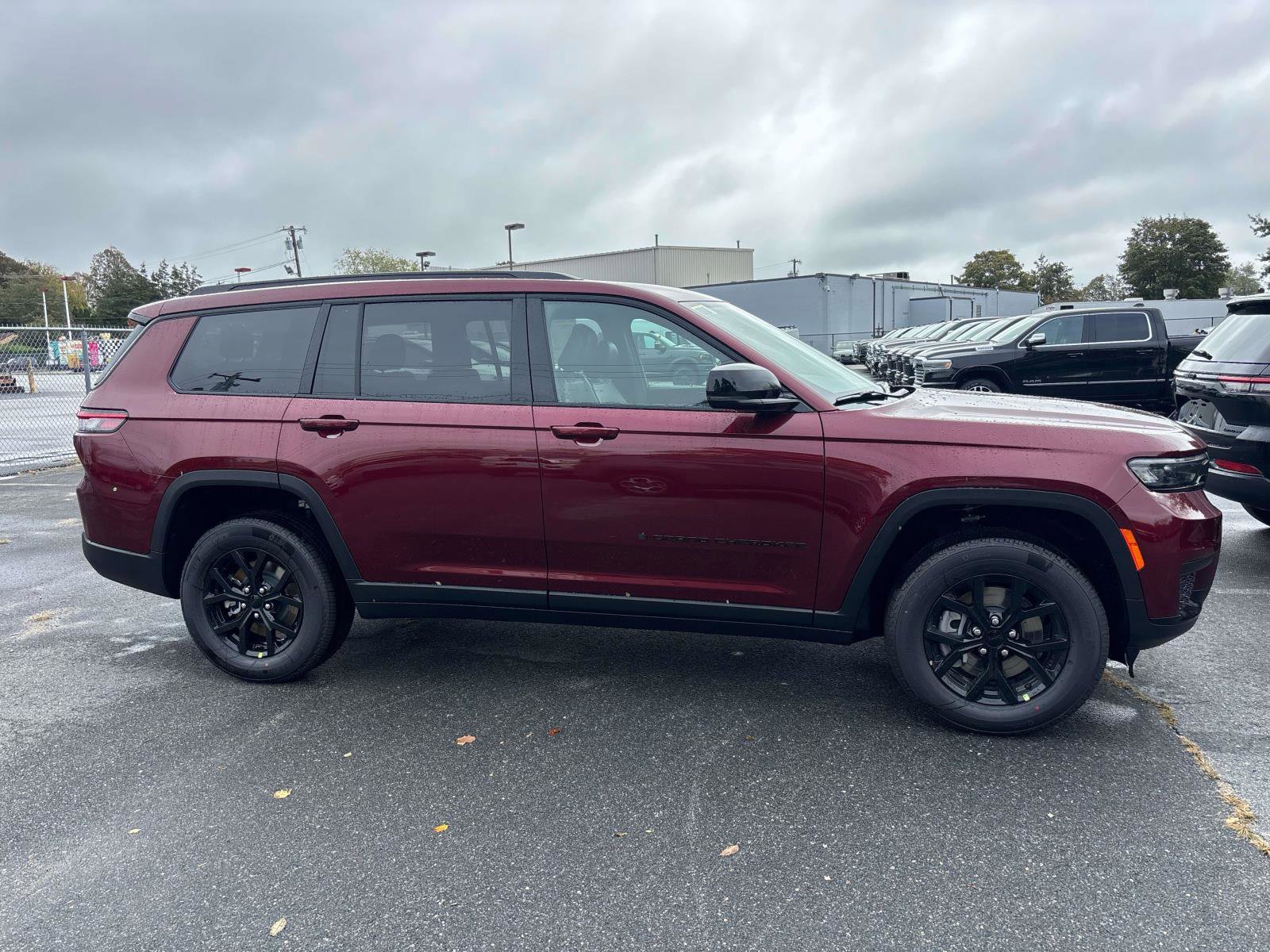 New 2025 Jeep Grand Cherokee L Laredo image 2