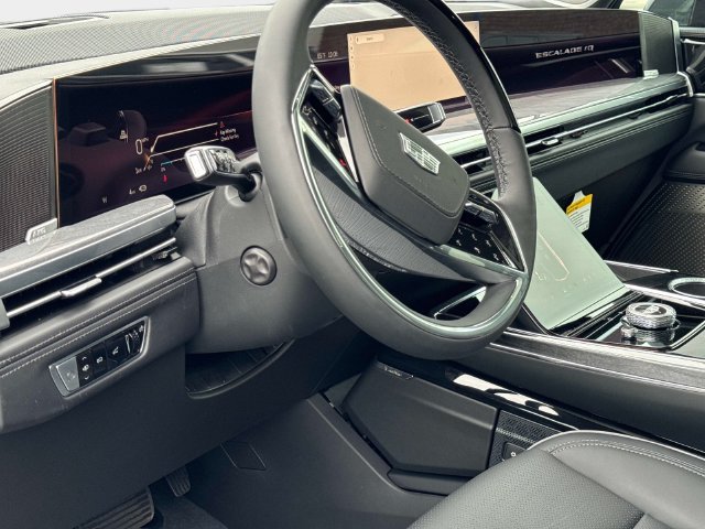New 2026 Cadillac Escalade IQ Sport 2 w/ LPO, ONYX Package AWD/4WD image 23