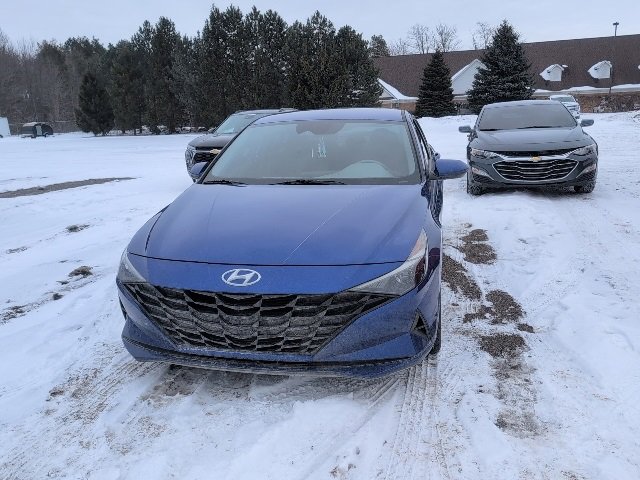 Used 2023 Hyundai Elantra SEL image 2