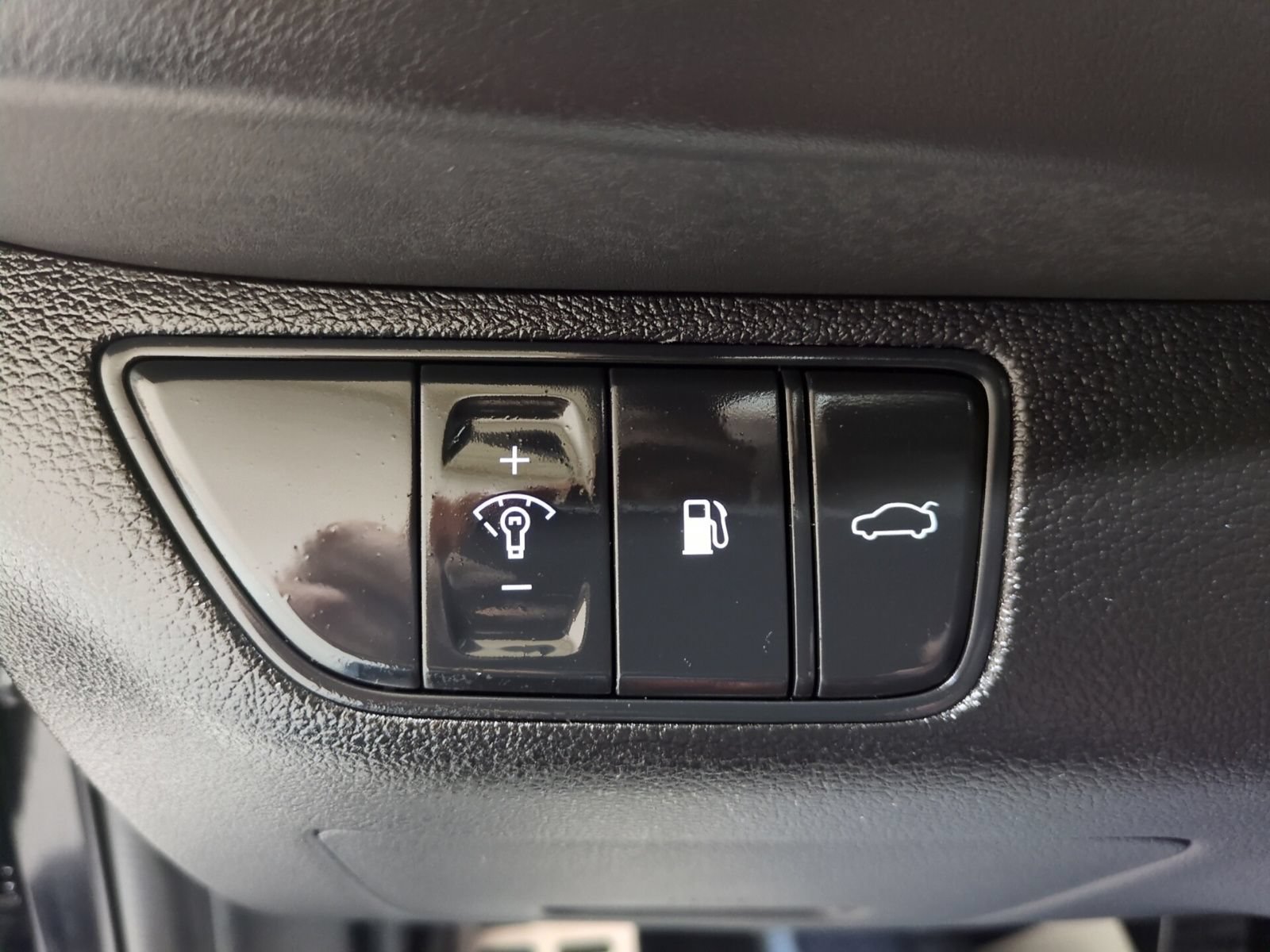 Certified 2025 Genesis G70 3.3T Advanced AWD/4WD image 19