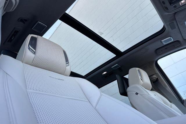 New 2026 Cadillac Escalade ESV Platinum Sport w/ LPO, ONYX Package image 20