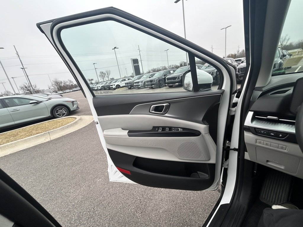 Certified 2023 Kia Carnival LX image 19
