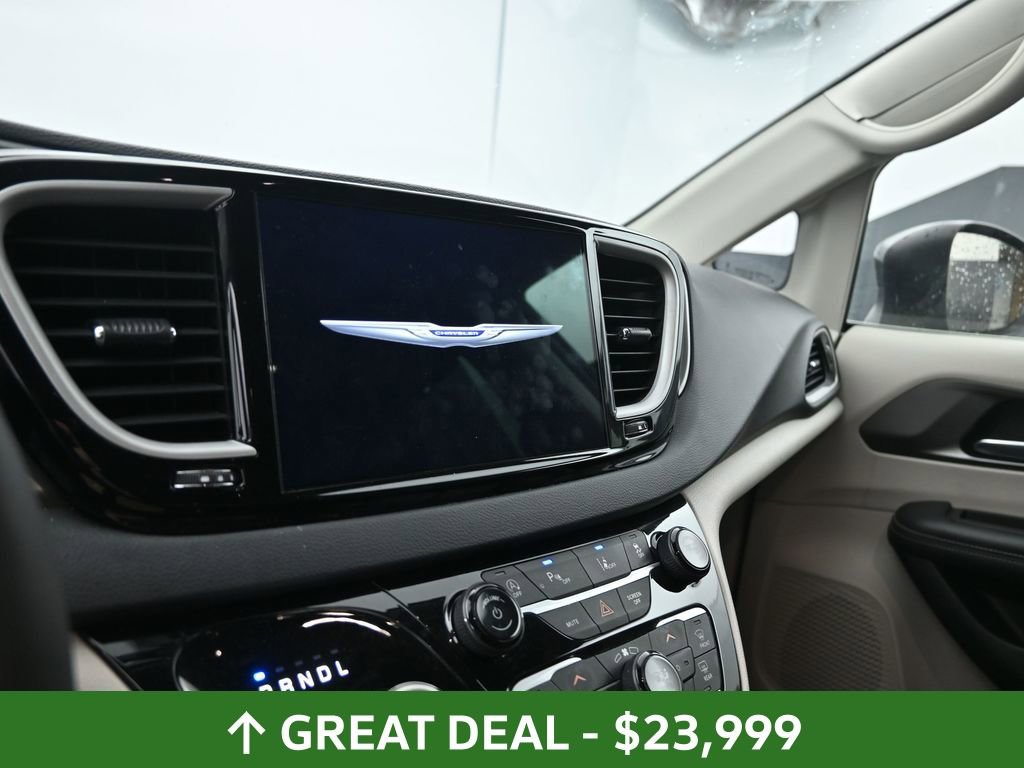 Used 2023 Chrysler Pacifica Touring-L image 27