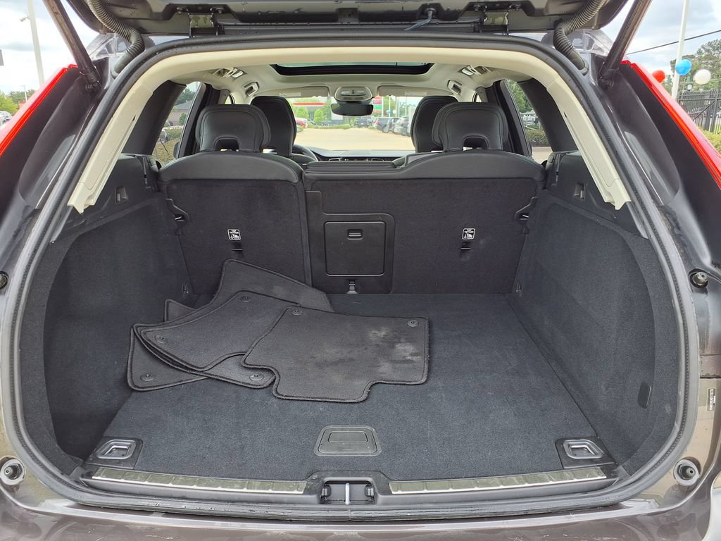Certified 2025 Volvo XC60 B5 Plus AWD/4WD image 11