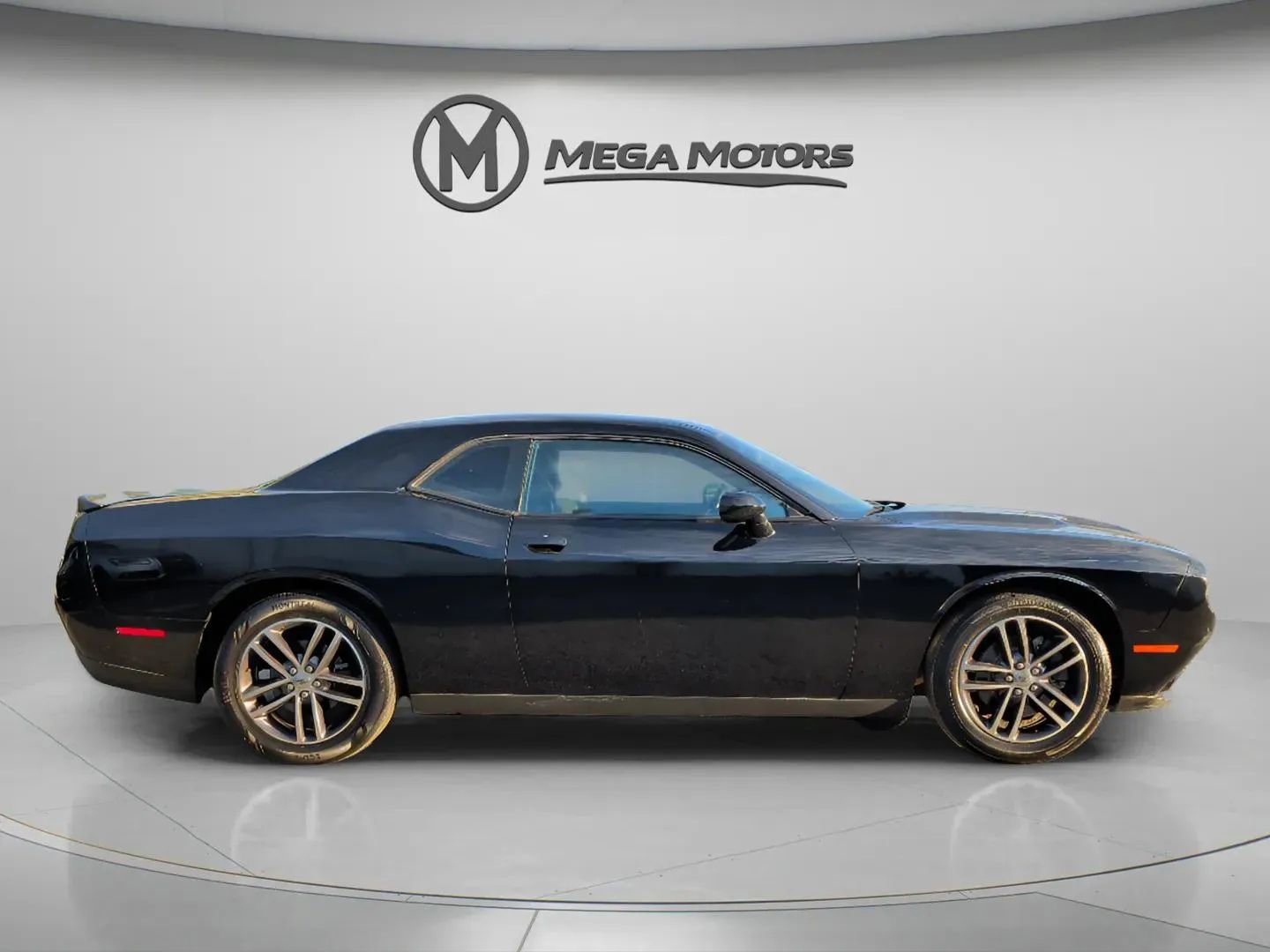 Used 2019 Dodge Challenger SXT AWD/4WD image 9
