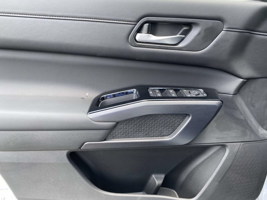 New 2026 Nissan Pathfinder SL FWD image 15