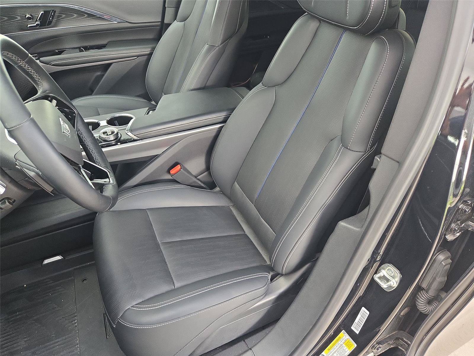 Used 2024 Cadillac Lyriq Luxury RWD image 9