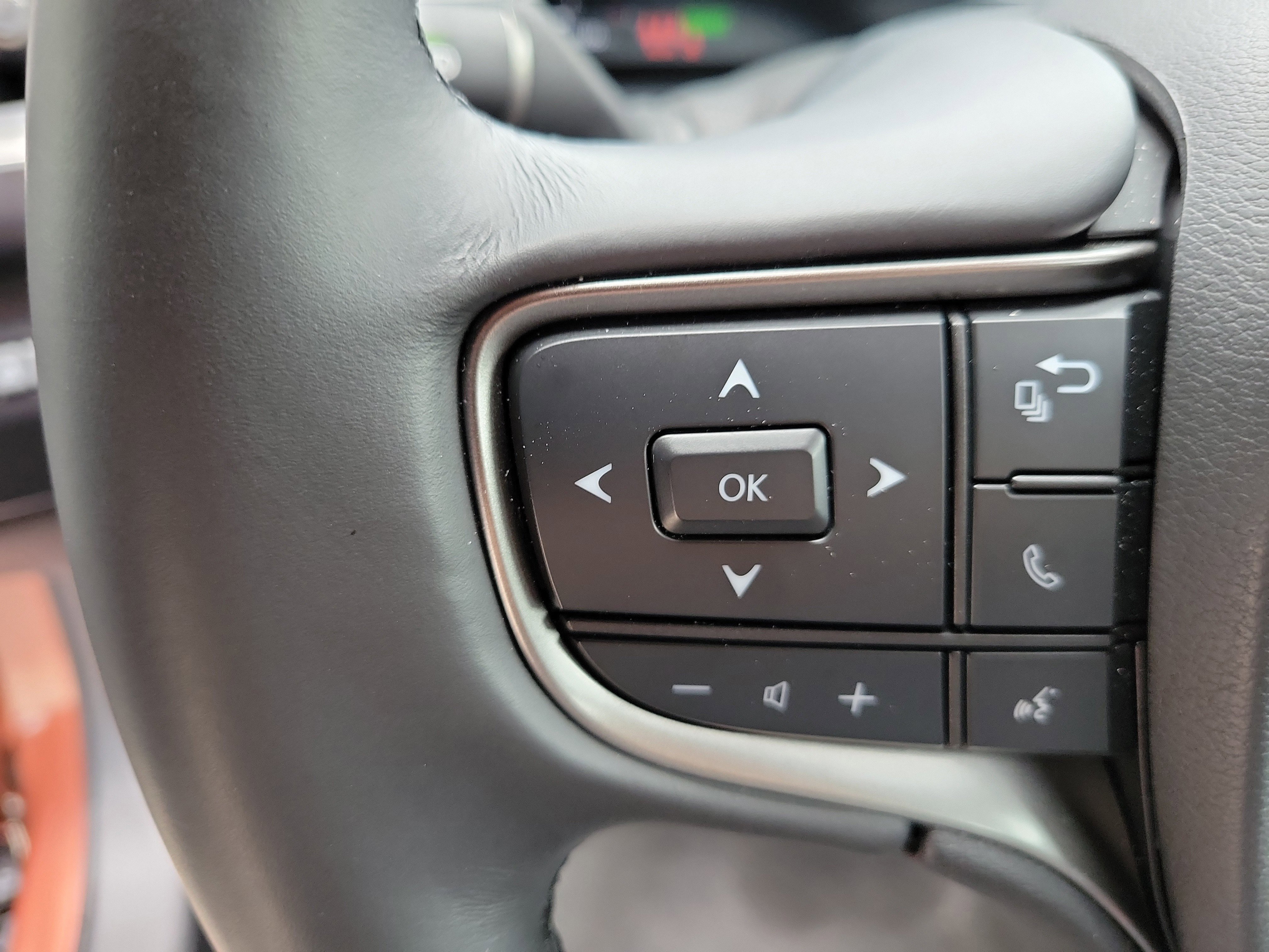 Used 2025 Lexus UX 300h FWD image 28