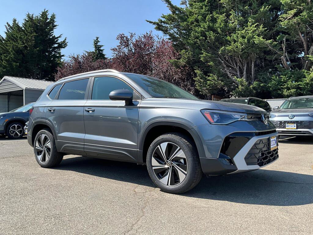 New 2026 Volkswagen Taos SE AWD/4WD image 2