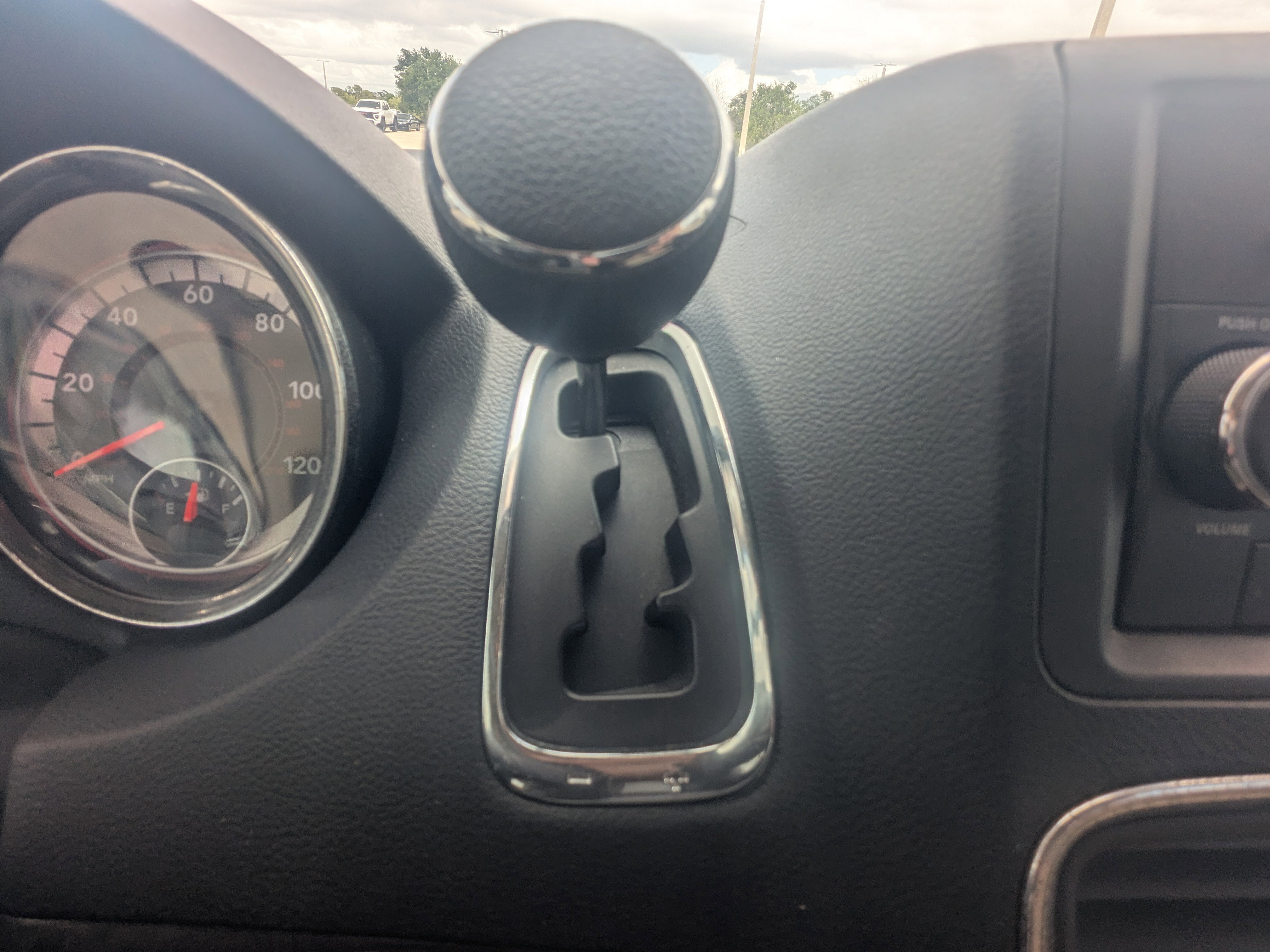 Used 2014 Dodge Grand Caravan American Value Package FWD image 25