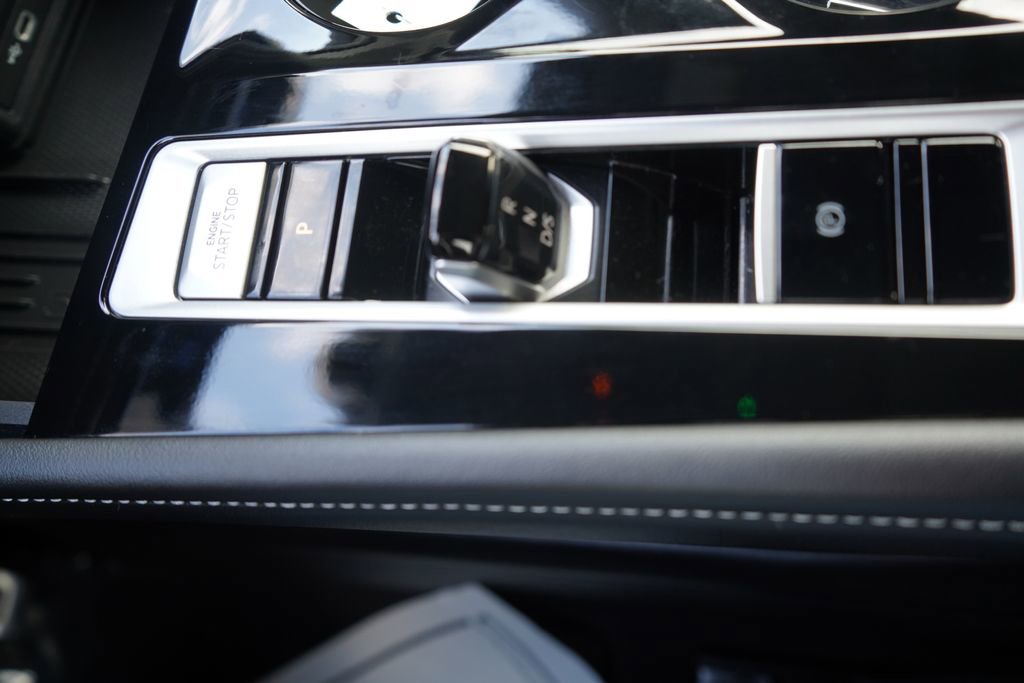 Used 2025 Volkswagen Atlas Cross Sport SEL R-Line image 37