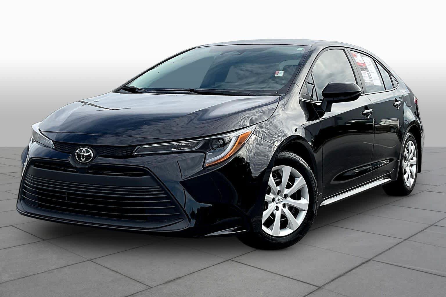 Used 2025 Toyota Corolla LE FWD image 1