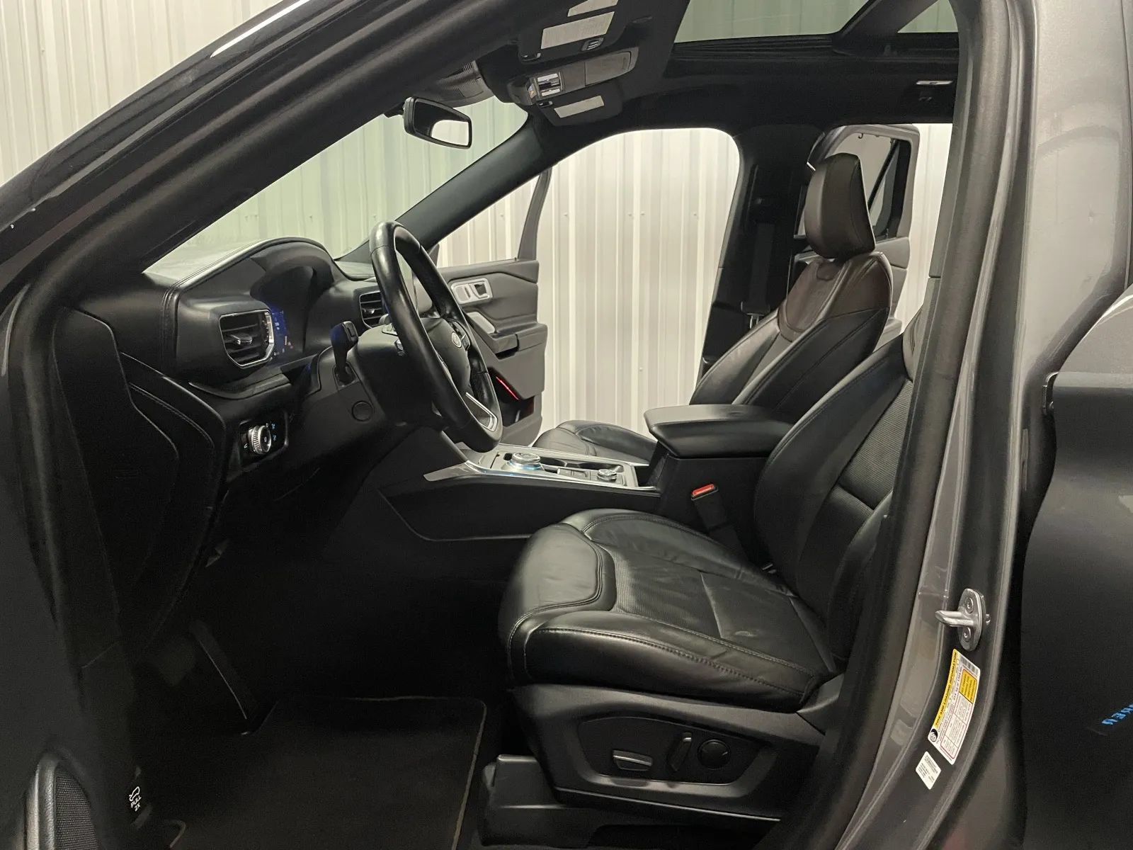 Used 2023 Ford Explorer Platinum w/ Technology Package AWD/4WD image 36