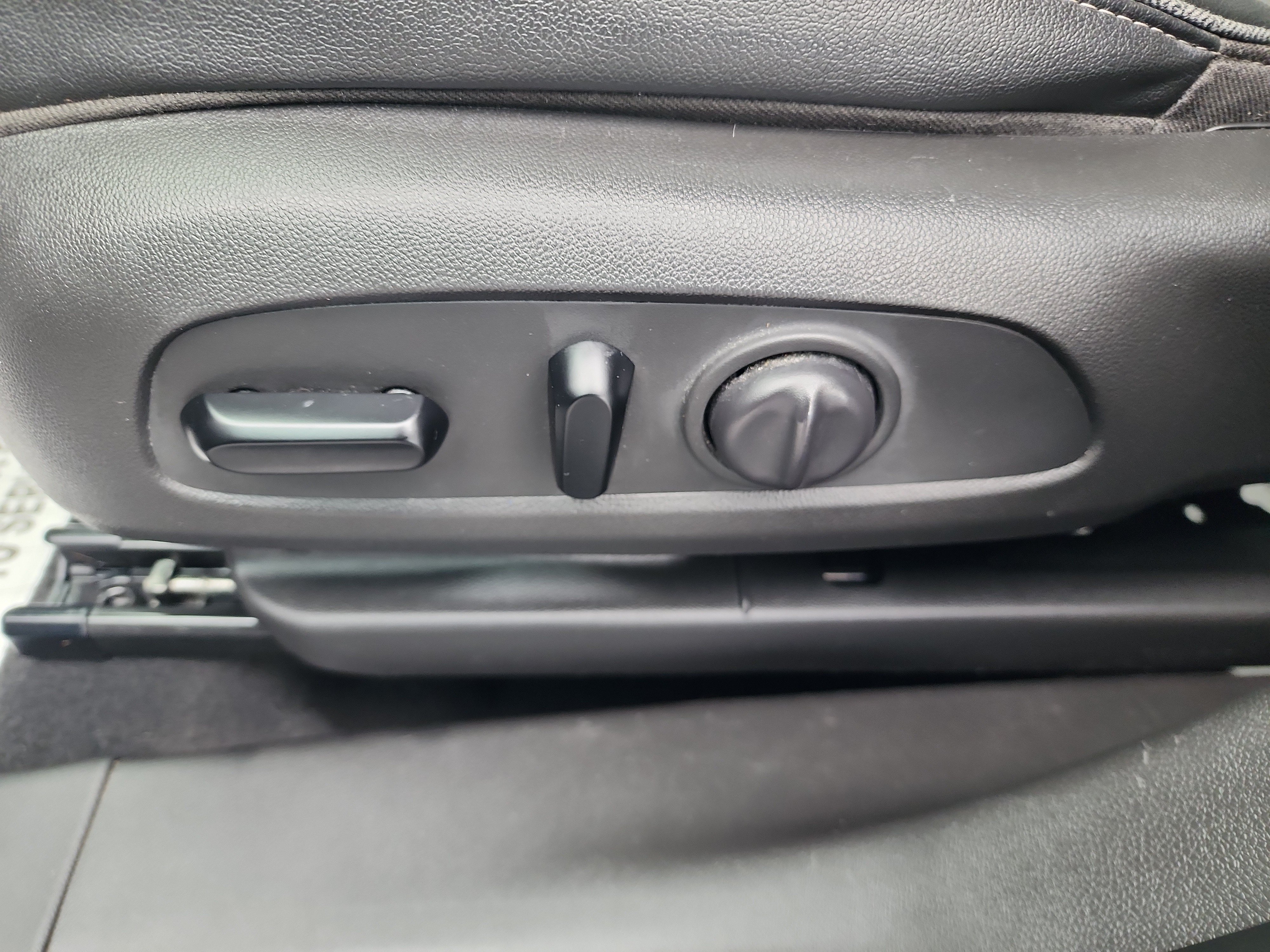 Used 2021 Buick Encore GX Preferred w/ Cold Weather Comfort Package AWD/4WD image 12