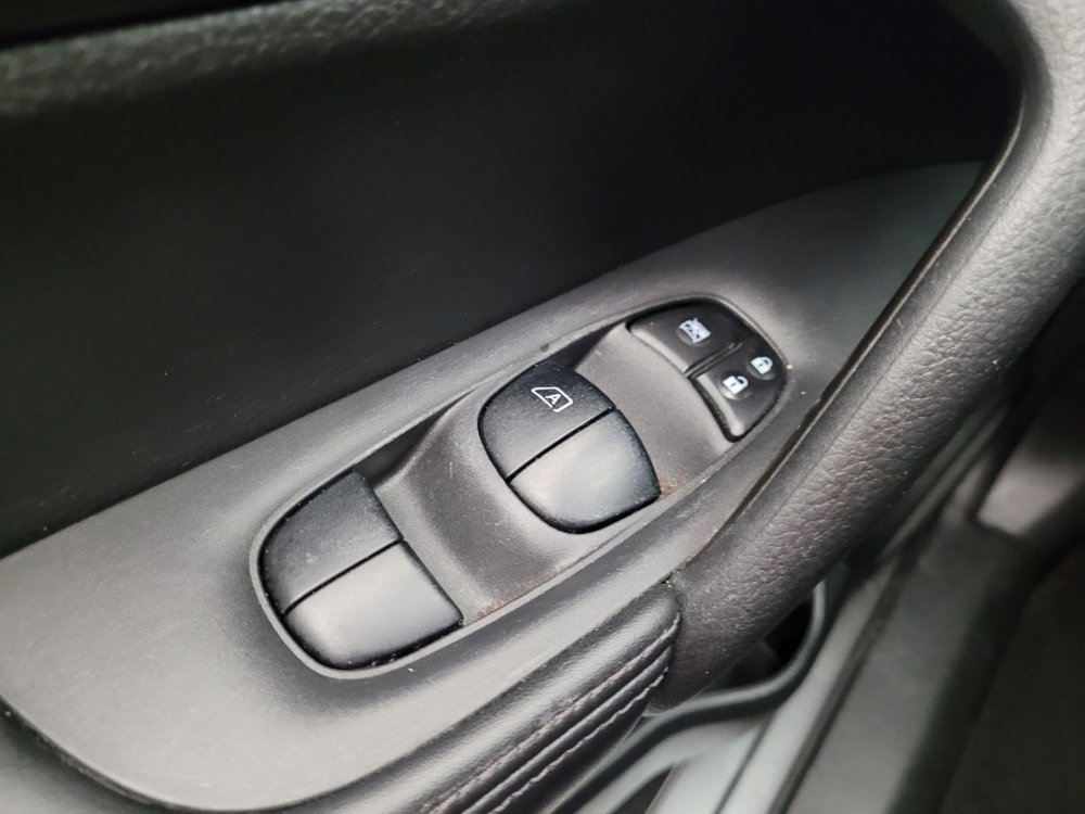 Used 2017 Nissan Rogue S image 27