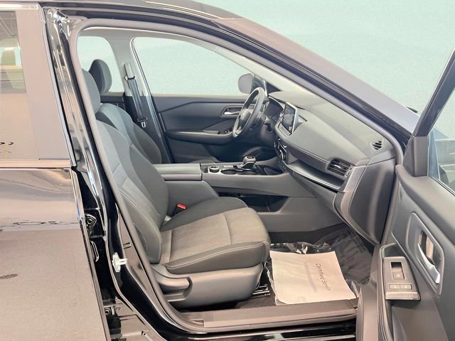 Used 2025 Nissan Rogue SV image 9