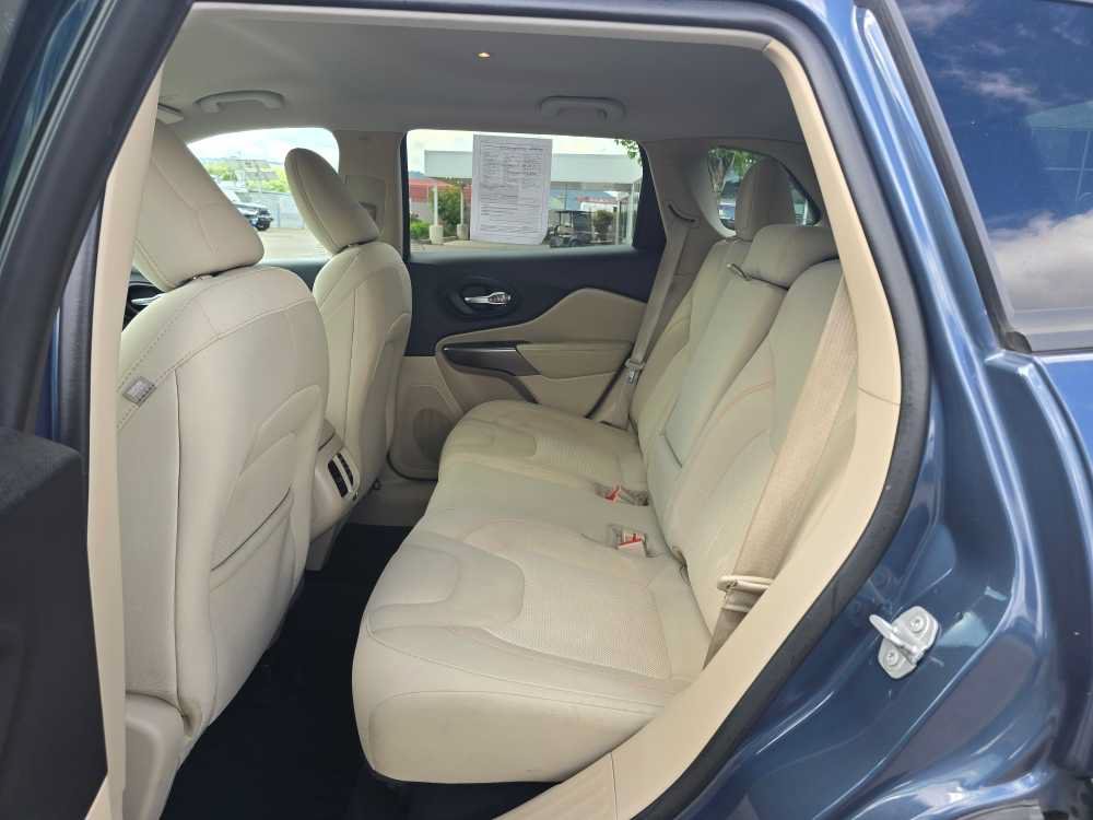 Used 2021 Jeep Cherokee Latitude FWD image 16