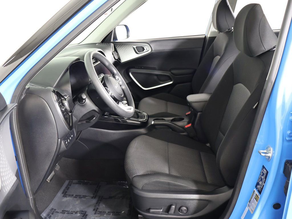 Used 2025 Kia Soul S image 29