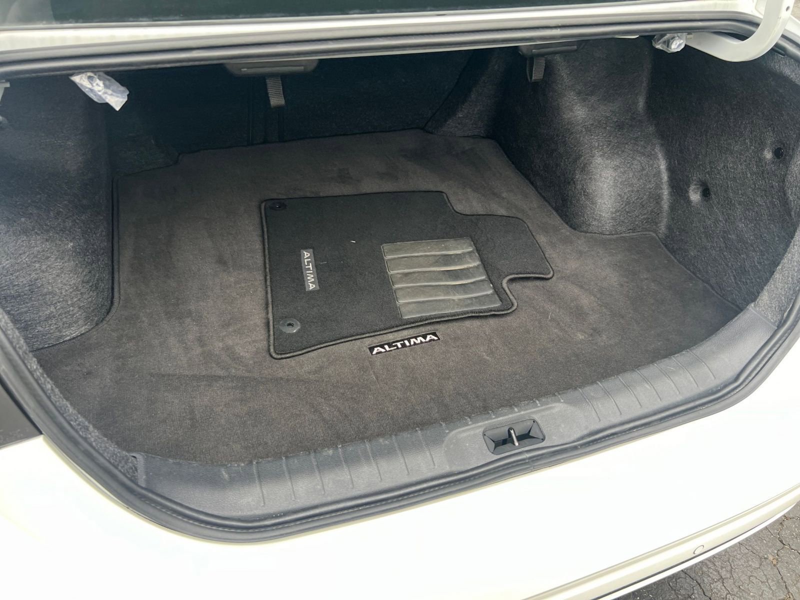 Used 2025 Nissan Altima 2.5 SV image 25