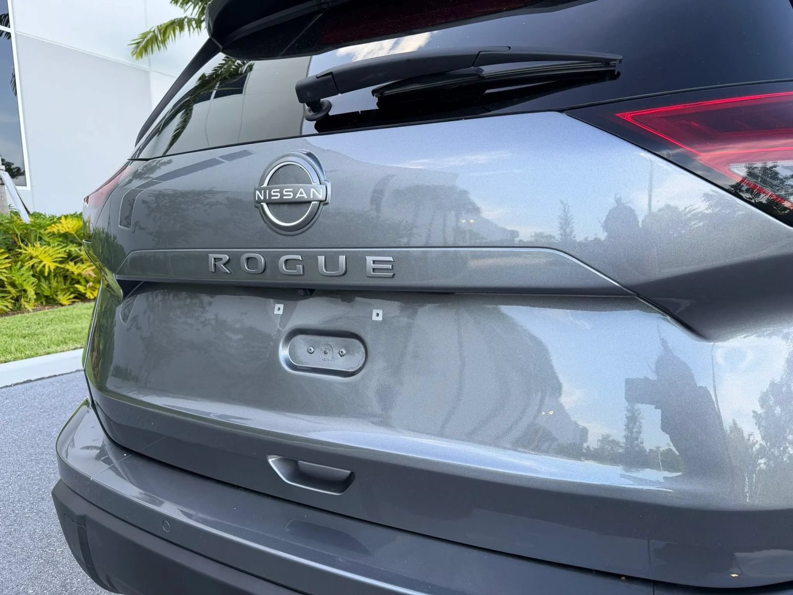 Used 2025 Nissan Rogue SV FWD image 32