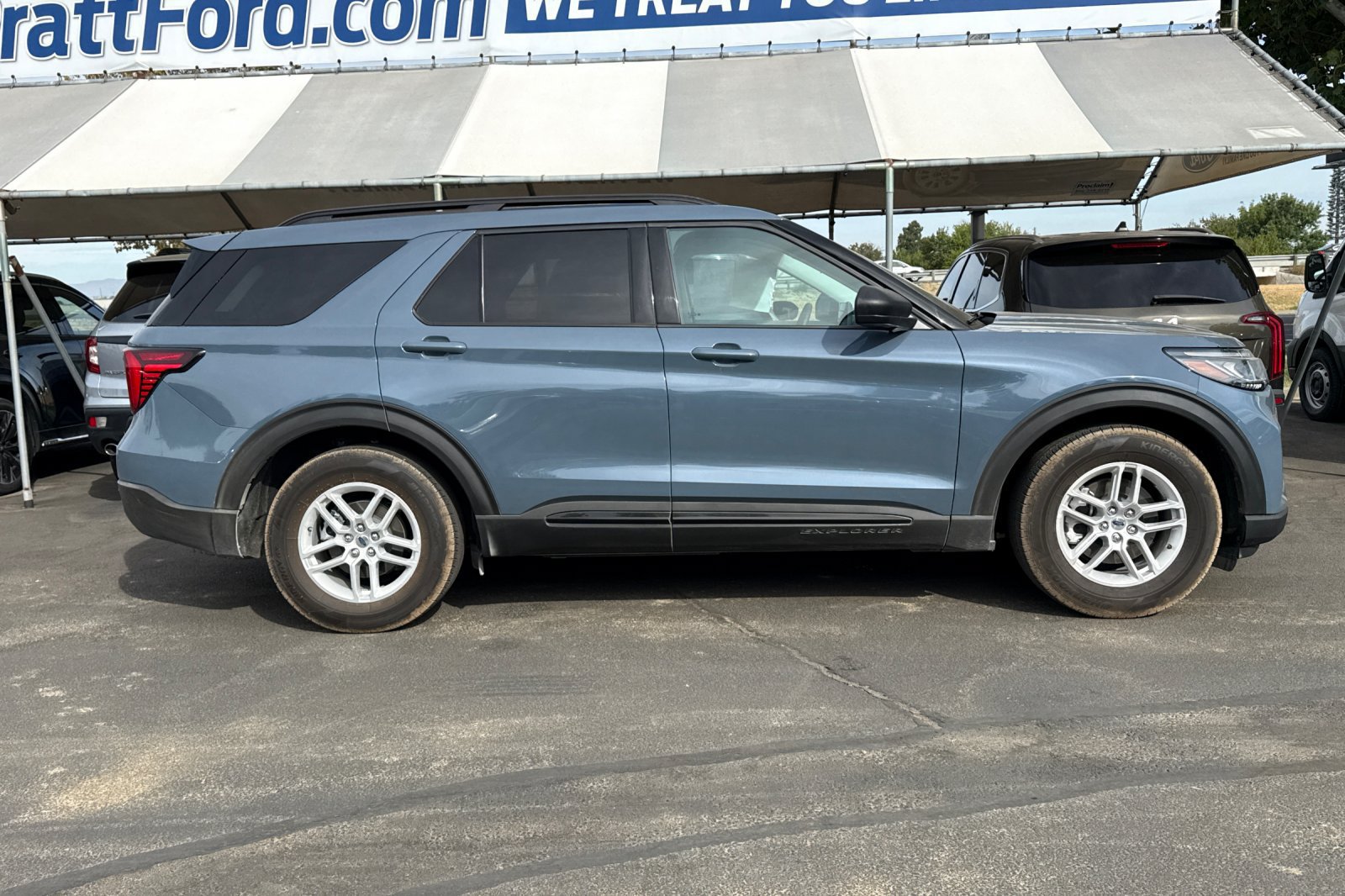 Used 2026 Ford Explorer Active RWD image 3