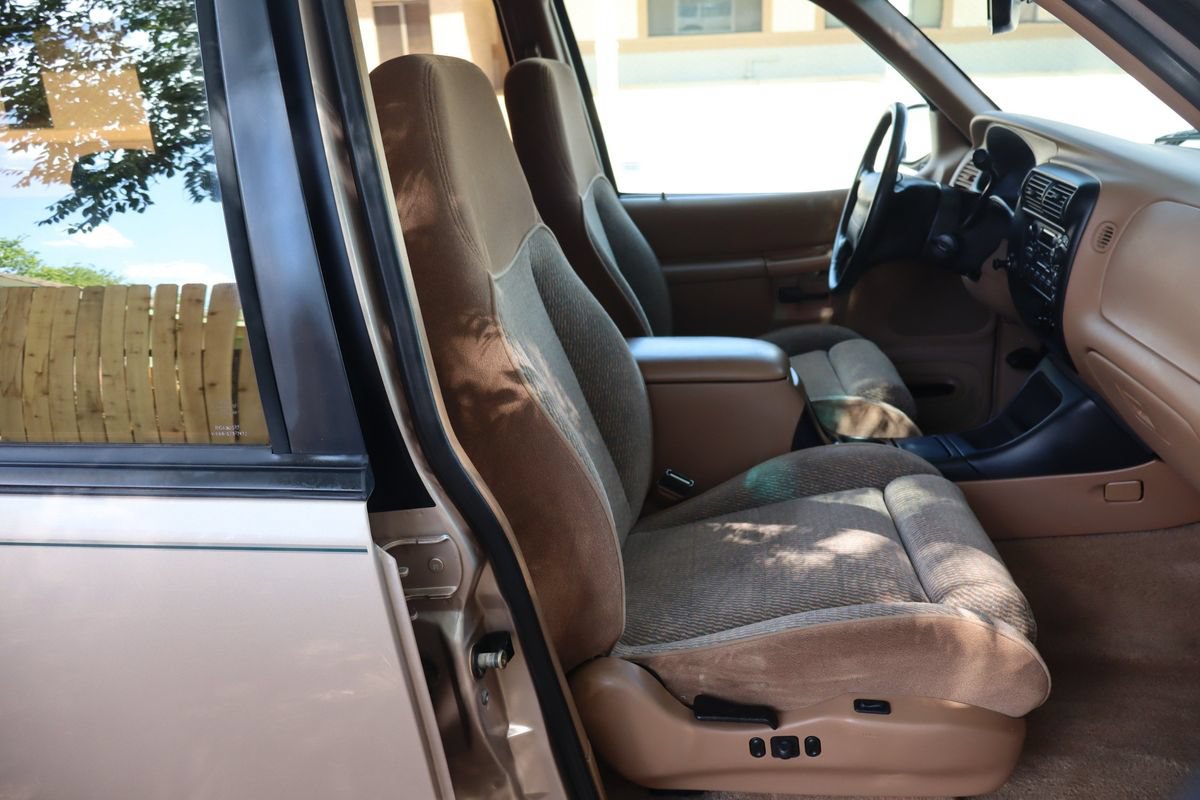 Used 1996 Ford Explorer XLT AWD/4WD image 22