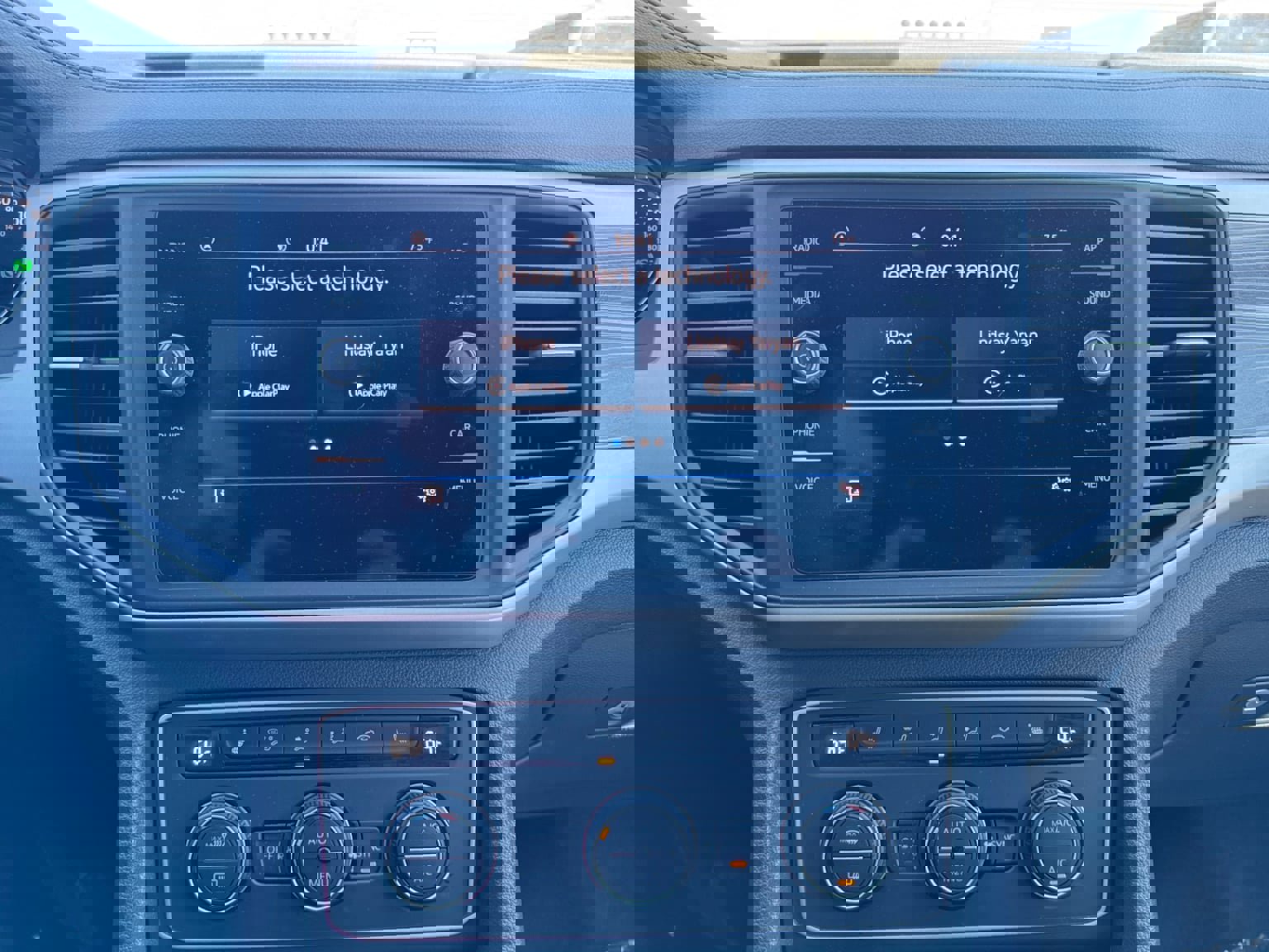 Used 2021 Volkswagen Atlas Cross Sport SE image 21