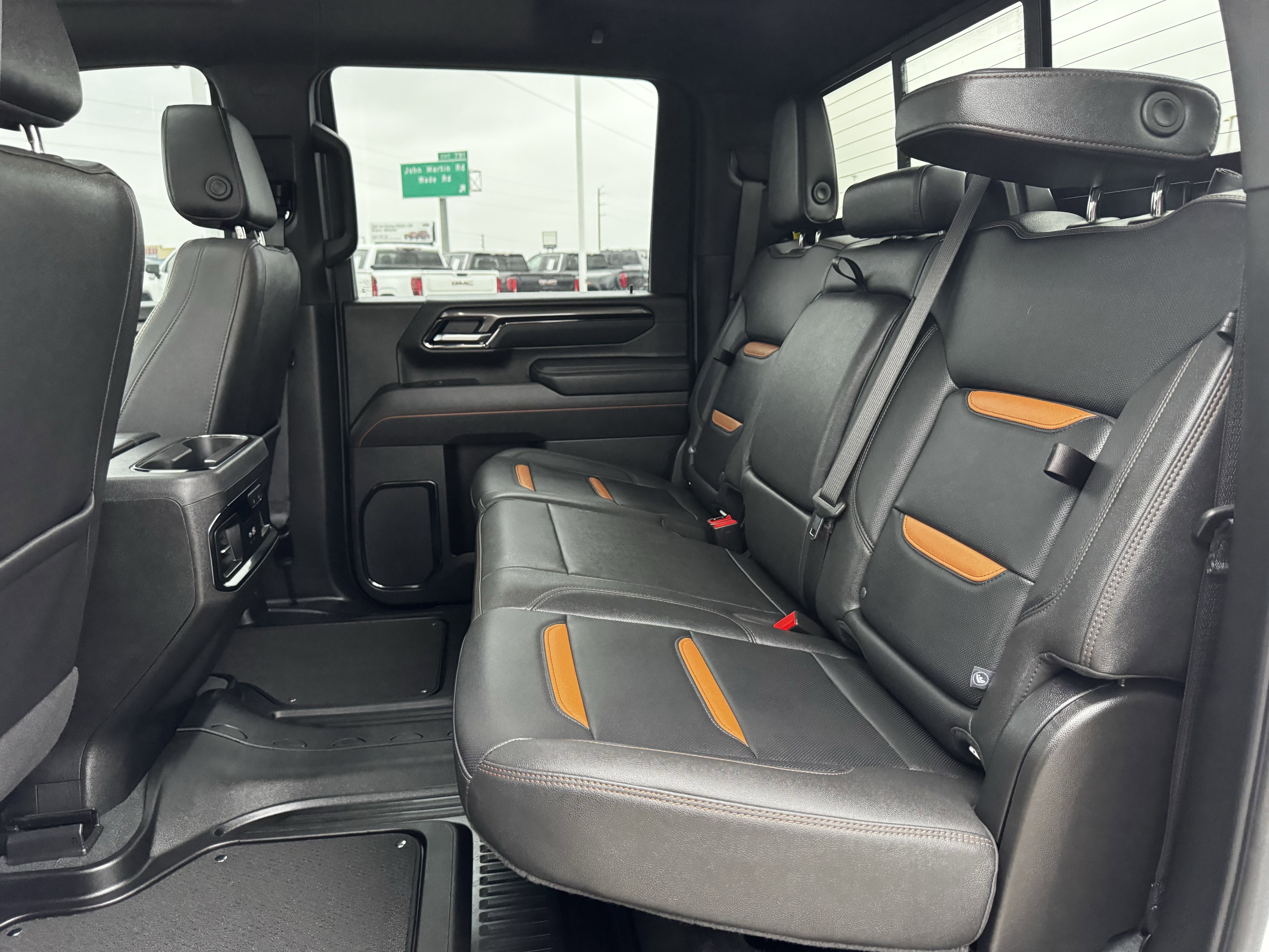 Used 2025 GMC Sierra 2500 AT4 image 32