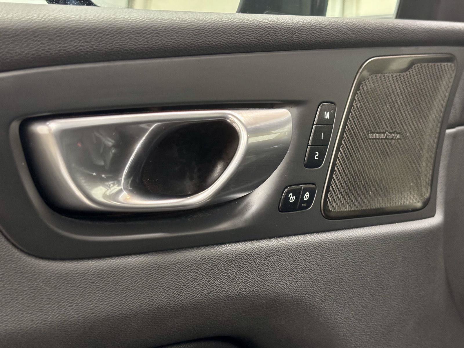 Used 2023 Volvo XC60 B5 Ultimate w/ Climate Package FWD image 14